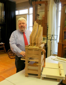 KMD Bormann bei Abholung der Orgel